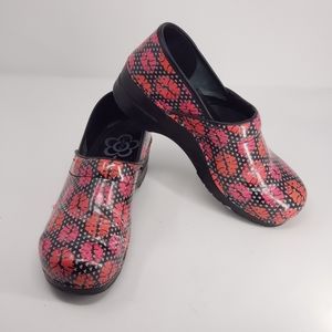 Sanita lip clogs